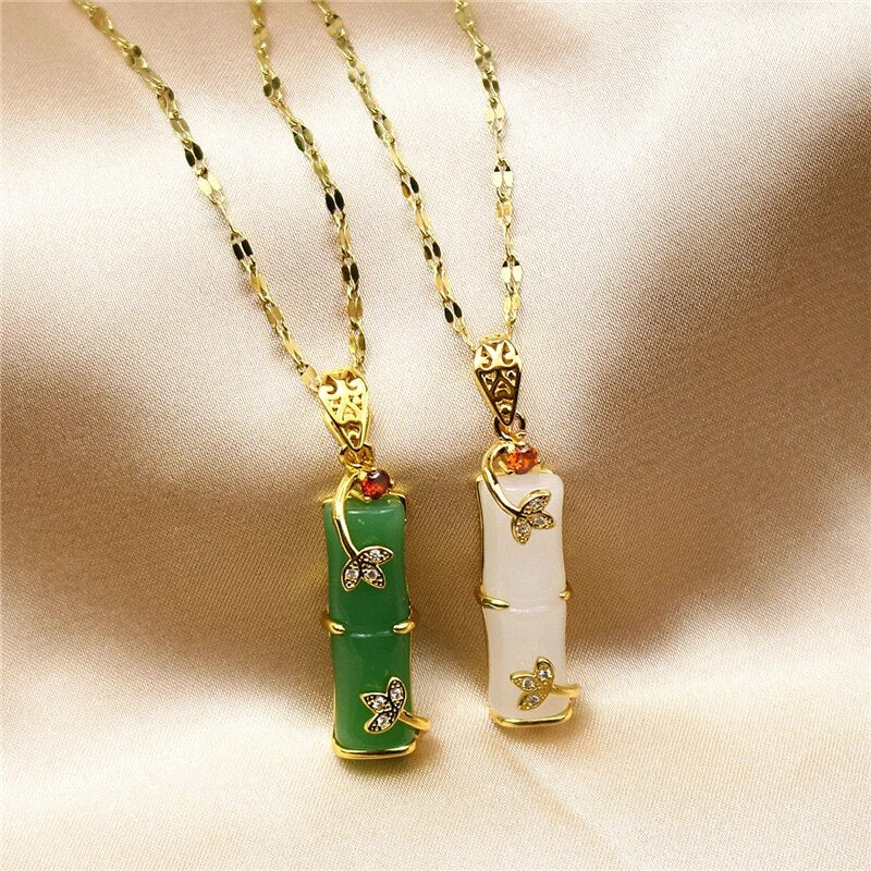 Naszyjnik z jadeitowym amuletem