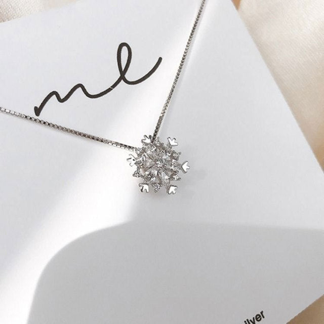 Crystal Necklace with Shiny Snowflake in Gold and Silver