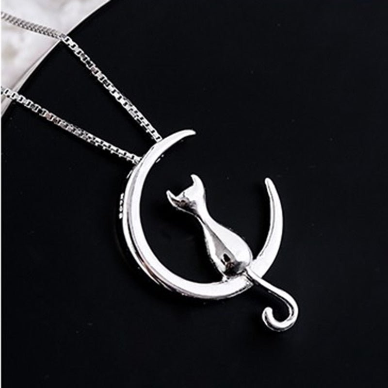 Elegant Necklace with Crescent Moon and Cat